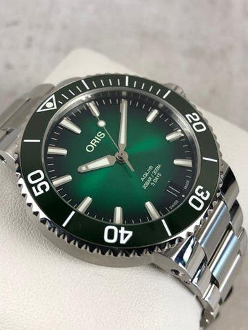 Oris - Aquis Date Calibre 400-2 Automatic - Zonder