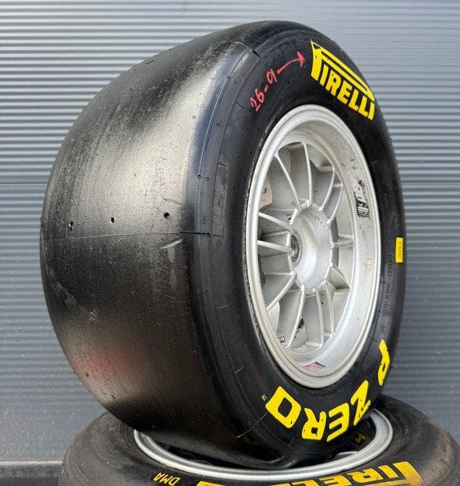 Wiel compleet met band - Pirelli -O.Z - *** NO RESERVE ***, Verzamelen, Automerken, Motoren en Formule 1