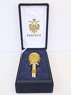 Œuf Fabergé - Fabergé style Gold Coronation Egg Bottle, Antiquités & Art