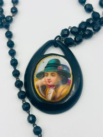 Victoriaans Whitby-jet-ketting met handgeschilderde