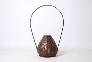 Bronzen vaas in Fuji-vorm met Ajiro-patroon, Takaoka Doki -