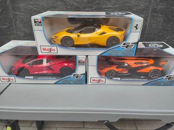 Maisto 1:18 - Model sportwagen (3) - Lamborghini Revuelt;