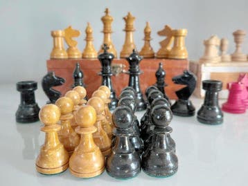 Kolekcjonerskie Szachy Duskie „Knubbel” - Schaakspel - Hout