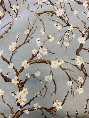 Elegante en delicate stof met een motief van bloeiende