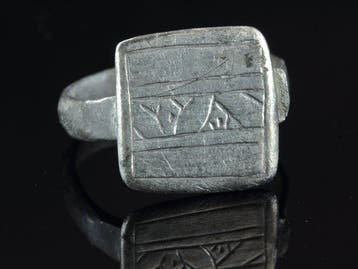 Byzantijns Brons Zilveren ring met geometrische gravering