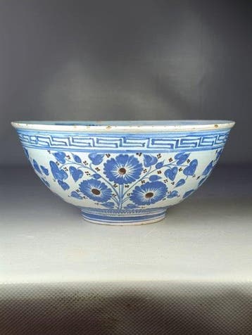 Oriental style bowl - Céramique - Europe/Middle East - late