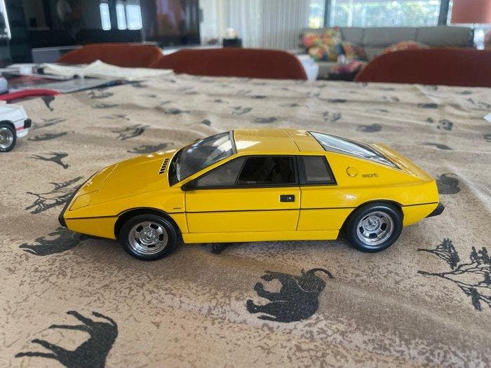 Autoart 1:18 - Modelauto - Lotus Esprit, Hobby en Vrije tijd, Modelauto's | 1:5 tot 1:12