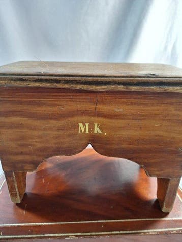 Boîte (2) - Initialisé - Bois - + petit tabouret