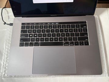 Apple MacBook Pro 15.5, HexaCore i7, 16GB RAM, 512GB NVMe -