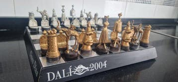 Schaakspel - Ajedrez de Colección de Lujo de Salvador Dalí -, Antiek en Kunst