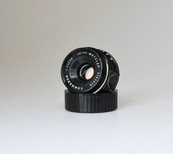Leica Summaron 35mm f/2.8 – Custom Black Repaint door