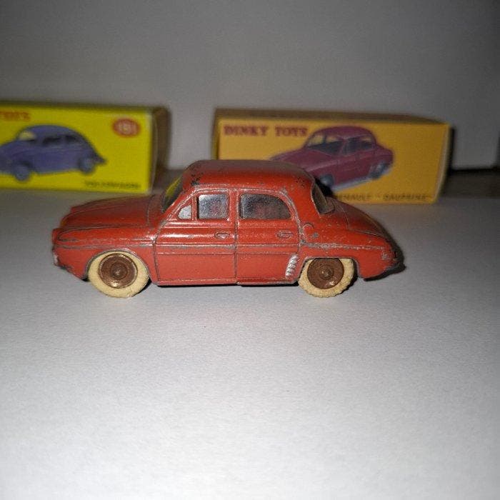 Dinky Toys 1:43 - Modelauto (2) - Renault Dauphine;, Hobby en Vrije tijd, Modelauto's | 1:5 tot 1:12