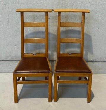 Stoel - hard hout - Set van twee vintage kerkstoelen, Antiquités & Art