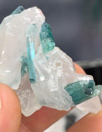 Indicoliet Blauwe Toermalijn met eindpunten kristallen en, Verzamelen