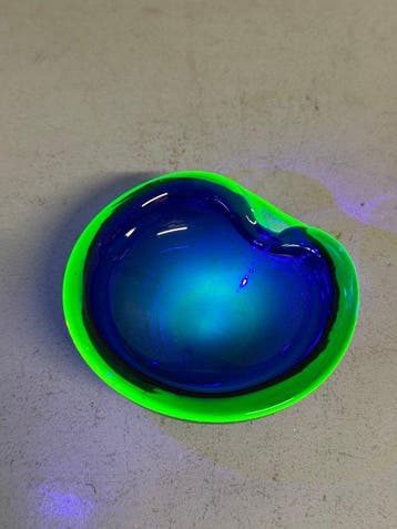 Asbak - vintage uranium Murano glazen asbak uit de jaren 50, Antiek en Kunst