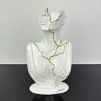 Santicri - Tired face (white and gold)