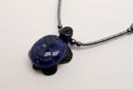 Met de hand uitgehouwen blauwe sodaliet & zwarte onyx