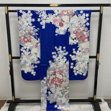 Prachtige pure zijde furisode-kimono — Levendig bloemmotief