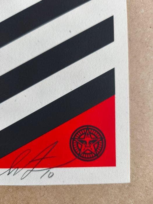 Shepard Fairey (OBEY) (1970) - May Day Small Flag, Antiek en Kunst, Kunst | Designobjecten