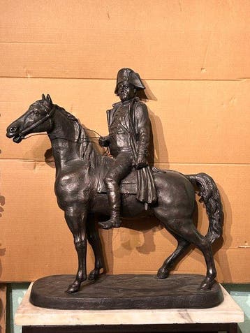 sculptuur, Zeer grote massieve Napoleon te paard - 66 cm -, Antiek en Kunst