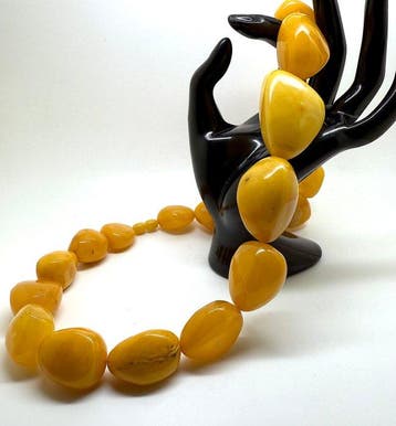 Grote oude natuurlijke hele steen Baltische amber ketting
