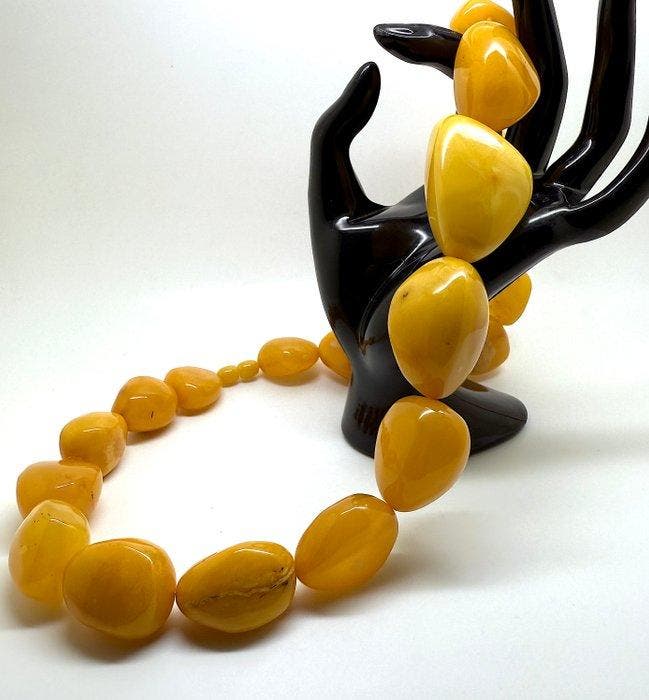 Grote oude natuurlijke hele steen Baltische amber ketting, Verzamelen, Mineralen en Fossielen