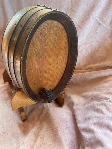 Artisan House - Bar - klein houten vatje voor rum of