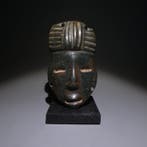 Teotihuacán Steen Masker. 7,5 cm hoog. 100 - 300 n.Chr.
