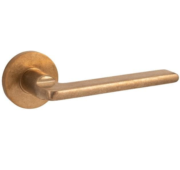 Deurklink op geveerd rozet Piatto/Vivo messing antiek, Doe-het-zelf en Bouw, Overige Doe-Het-Zelf en Bouw, Nieuw