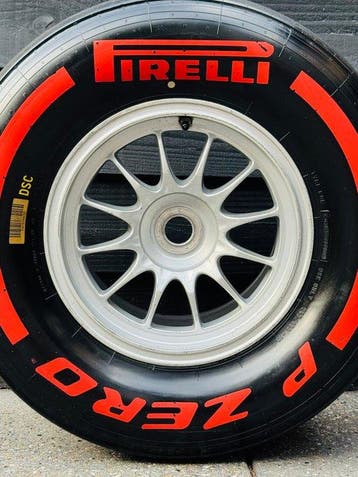 Wiel compleet met band - Pirelli - O.Z - Formule 1 **** NO, Nieuw