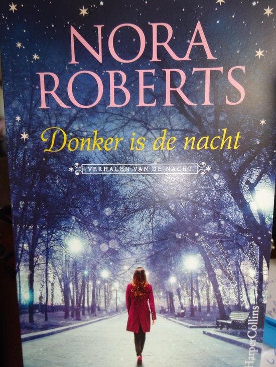 Donker is de nacht (Special) 9789402713978 Nora Roberts, Livres, Littérature, Envoi