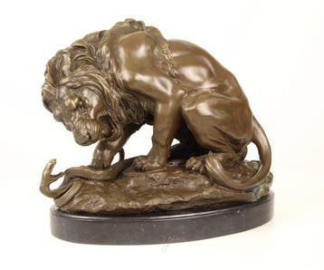 sculptuur, Large and Heavy Hand-Sculpted Bronze Lion