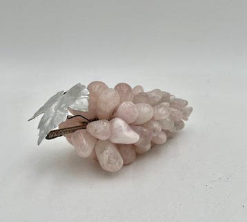 sculptuur, Magnificent and Large Vintage Rose Quartz Grape