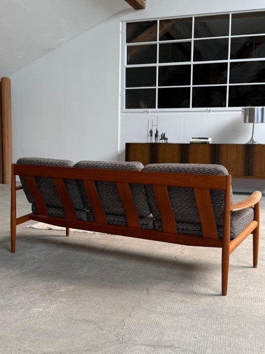 France & Son - Grete Jalk - Canapé - Teck, Bouclé, Antiek en Kunst, Kunst | Designobjecten