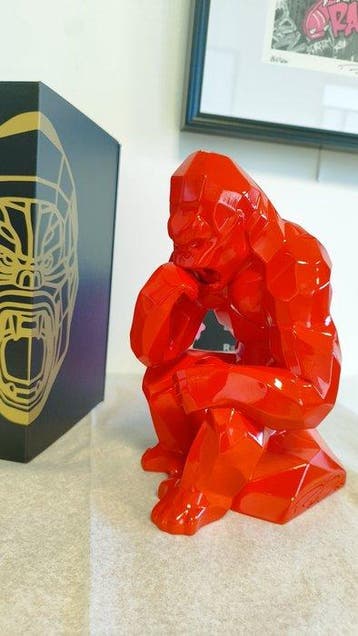 Richard Orlinski (1966) - Thinker Kong Red Electric Big Size, Antiquités & Art