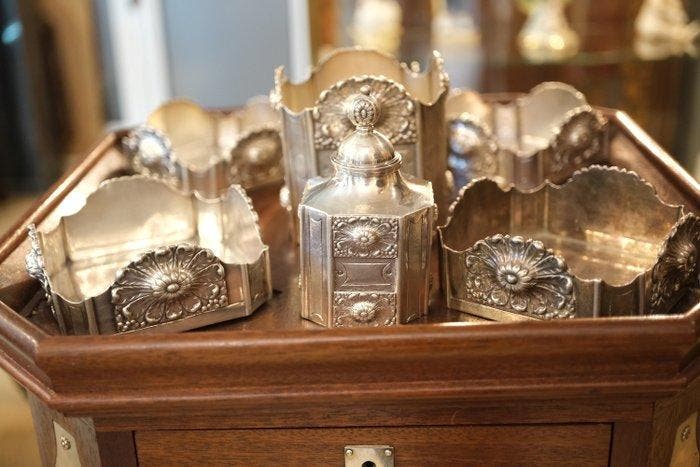Leitão & irmão - Tafel - Zilver - Een rokers-tafel Zilver, Antiek en Kunst, Antiek | Zilver en Goud