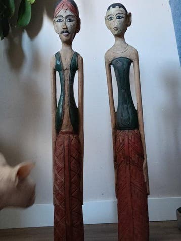 Beeldhouwwerk, 80 cm. MONOXILA: paar Javaanse verloofden