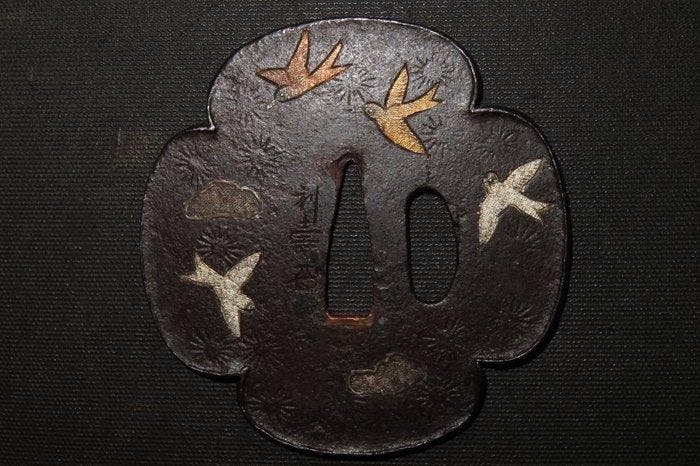 Swallow Tsuba : C5-639 - Fer forgé - Japon - Milieu de la, Antiek en Kunst, Antiek | Overige Antiek