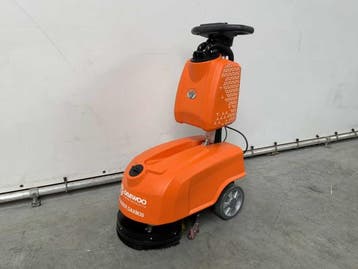 Veiling - Daewoo schrobmachine 1.350m²/u DAXM30, Tuin en Terras, Nieuw