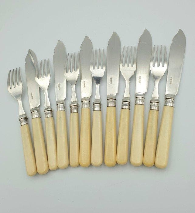 Visbestekset (12) - Verzilverd, celluloïde, Antiquités & Art, Curiosités & Brocante