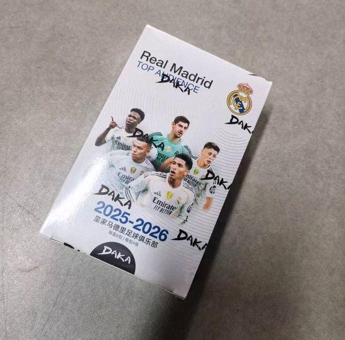 2025-2026 DAKA Real Madrid Top Audience Sealed box Box -, Verzamelen, Stickers