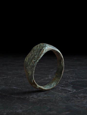 Laat-Romeins / Vroeg-Byzantijns Brons Ring met gegraveerde