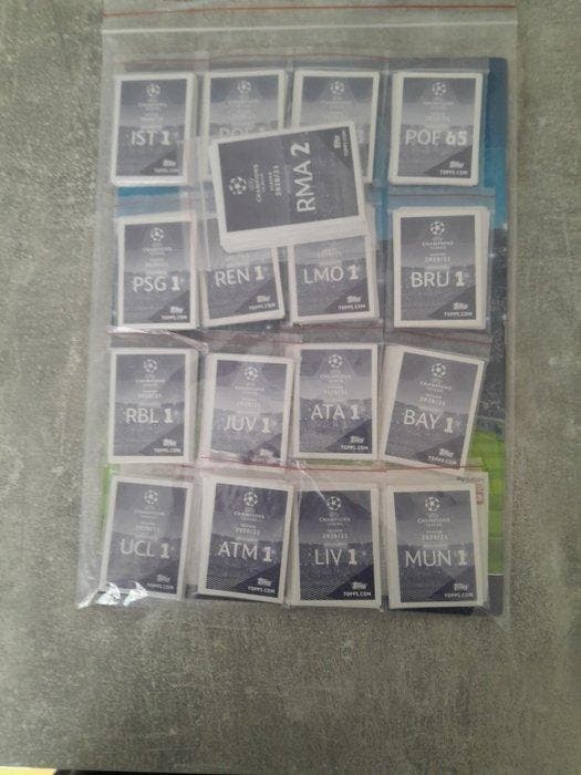 Topps Champions League 2020/21 - 1 Empty album + complete, Collections, Autocollants