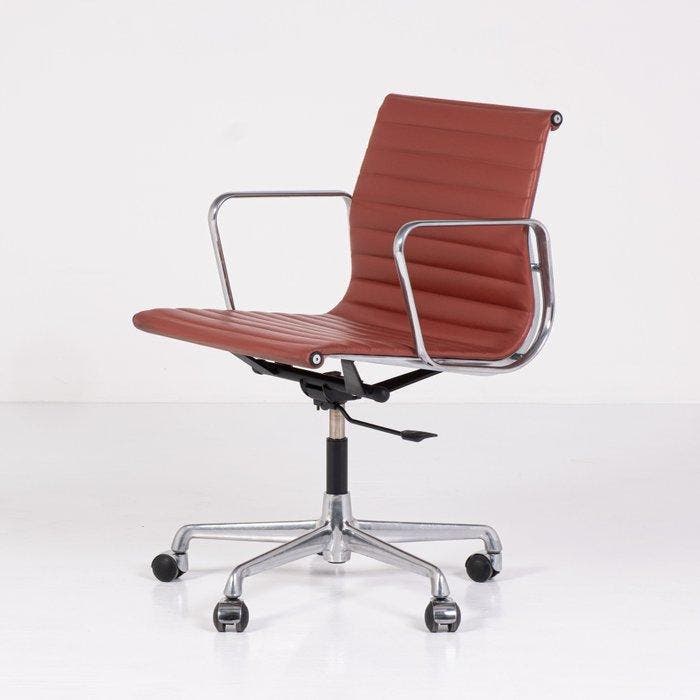 ICF - Charles & Ray Eames - Stoel - EA117 - Aluminium, Leder, Antiquités & Art, Antiquités | Meubles | Chaises & Canapés