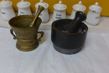 Apothekerspot (8) - vijzels - Steengoed - vijzels en potten