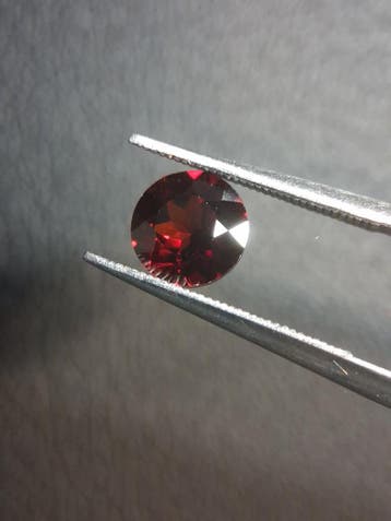 Natural Garnet - Rhodolite - 1.006 ct - round faceted - red, Verzenden