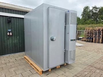 Vriescel 140 x 200 x 211 cm stekker klaar