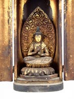 Seating statue of Amida Buddha in a shrine - Beeld Hout -