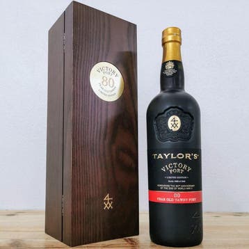 Taylors, Victory - 80 years old Tawny - Gebotteld in 2025 -, Collections, Vins