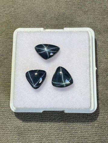 Set van 3 cabochons ster-saffier – 3,76 karaat Cabochons-